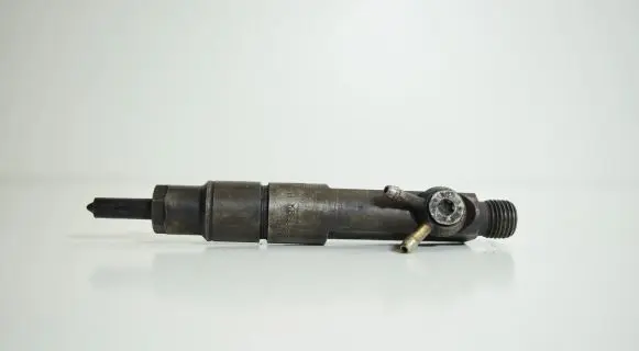 Audi A6 S6 C4 4A Fuel injector 046130201E