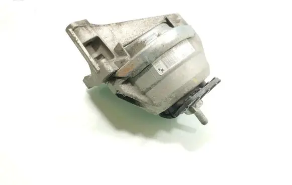 Engine mount bracket