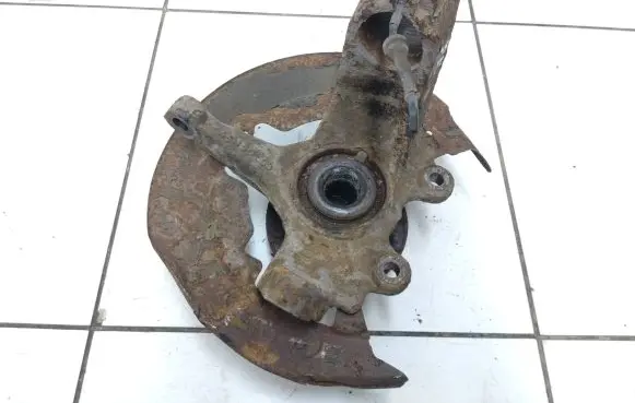Volvo C30 Front wheel hub spindle knuckle