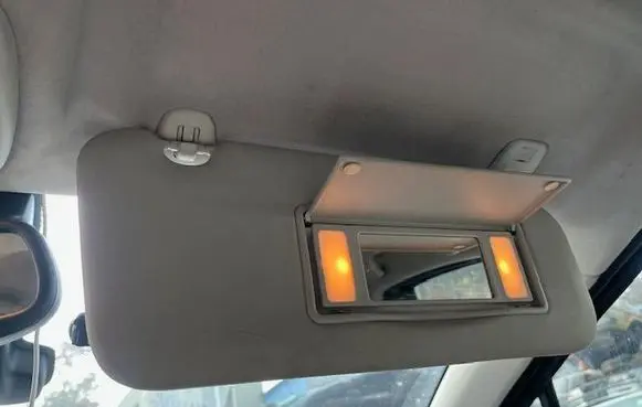 Sun visor
