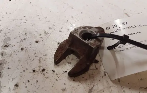 Ford Mondeo MK V Fuel Injector clamp holder 23819