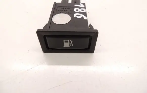 Toyota Avensis T250 Fuel tank opening switch 156795 D186