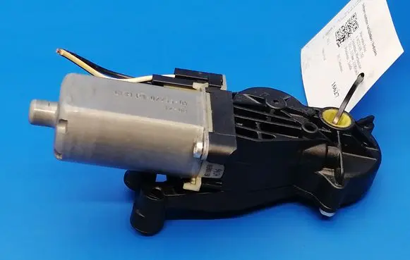 Mercedes-Benz E W212 Seat adjustment motor 0390203324
