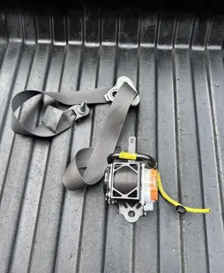 Front seatbelt