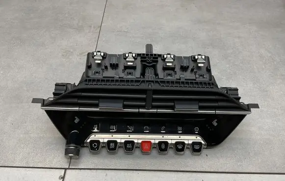 Peugeot 2008 II Climate control unit 9823457080