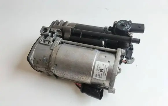 Mercedes-Benz E A207 Air suspension compressor/pump A213200404