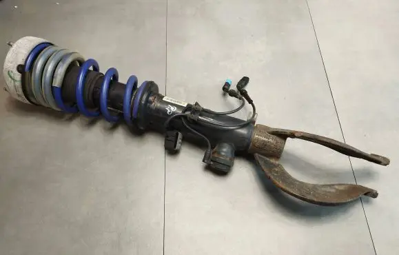 BMW X5 F15 Front shock absorber with coil spring 6863174 F15V110H 10541310
