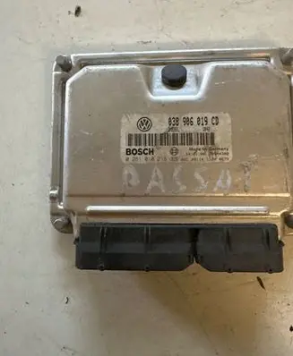 Volkswagen PASSAT B5 Engine control unit/module 038906019CD 0281010214