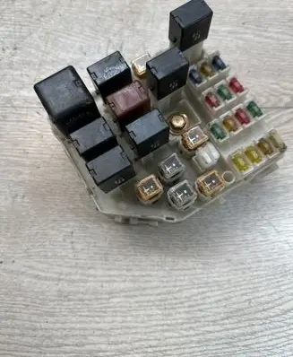 Toyota RAV 4 (XA20) Fuse module 117595