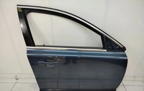 Volvo V70 Front door