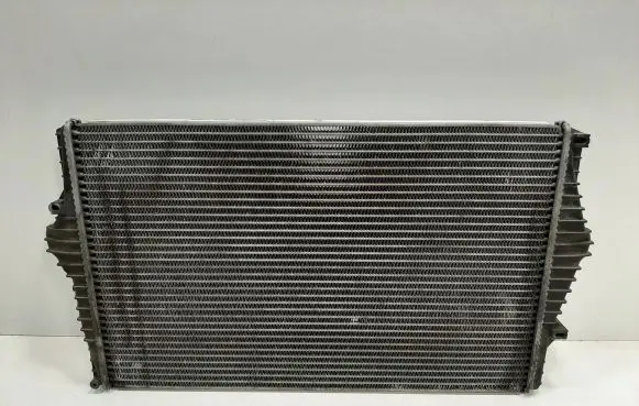 Volvo V70 Intercooler radiator 30748809 07075514 989580C
