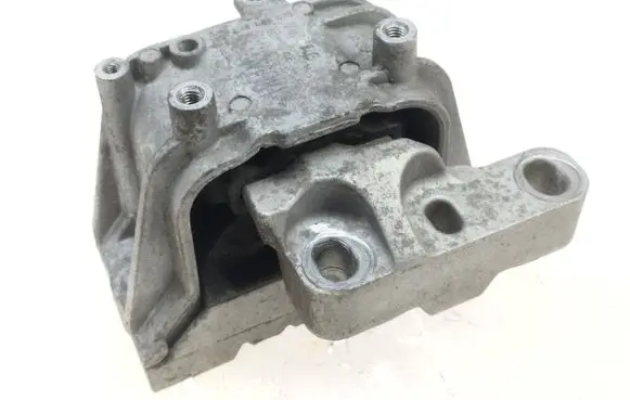 Volkswagen PASSAT B7 Engine mount bracket 1K0199262CR