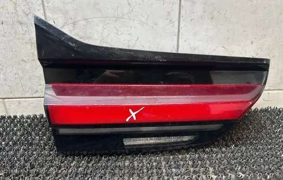 Tailgate rear/tail lights