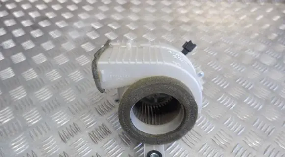 Toyota Auris E180 Hybrid/electric vehicle battery fan G923012010