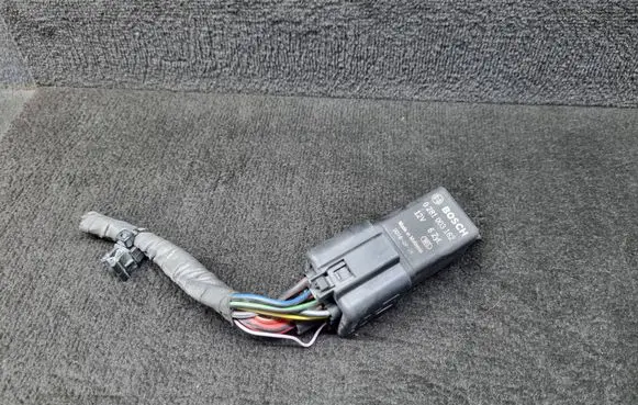 Audi Q7 4M Glow plug pre-heat relay 4M0907282F 0281003162