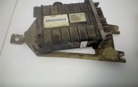Volkswagen PASSAT B3 Engine control unit/module 443907311B 0261200261