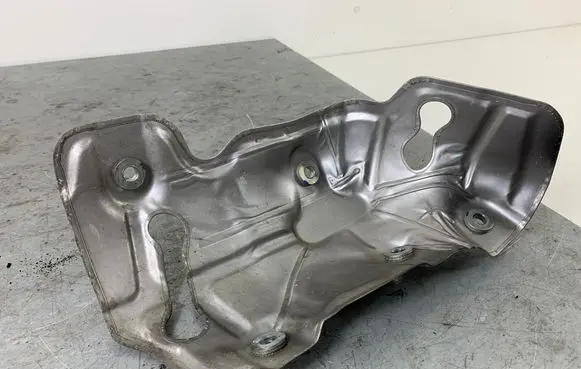 Toyota Avensis T270 Exhaust heat shield