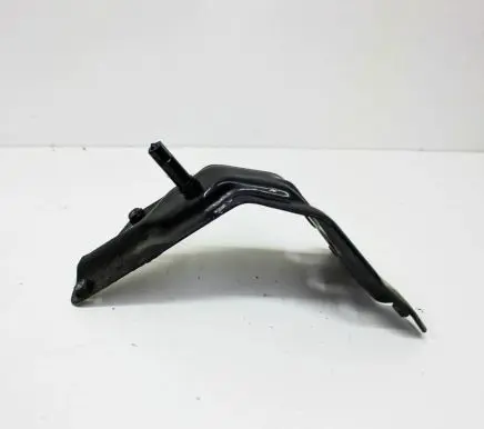 Volkswagen Eos Fender mounting bracket 1Q0821135