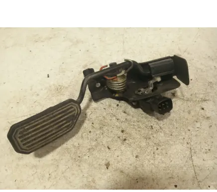 Toyota Avensis T250 Accelerator throttle pedal