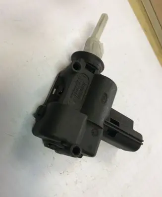 Fuel tank cap lock motor
