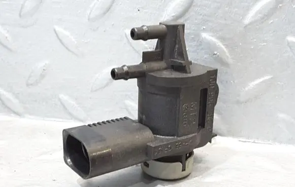 Volkswagen Touareg I Vacuum valve 1J0906283C
