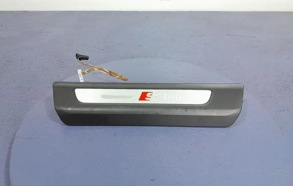 Audi Q7 4L Foot area side trim 4M0947417B