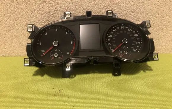 Volkswagen Tiguan Speedometer (instrument cluster) 5NA920951A