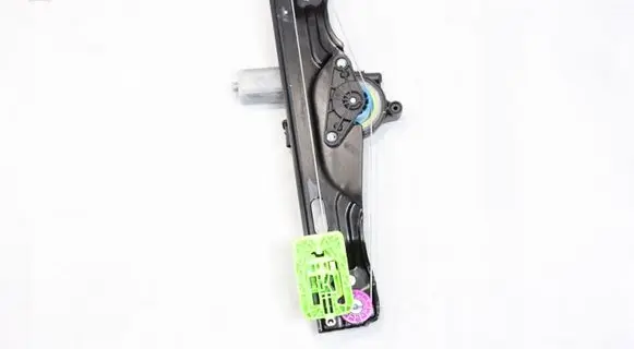 Rear window lifting mechanism without motor