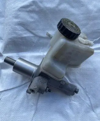Mercedes-Benz C W204 Master brake cylinder A2044300002 03350890051