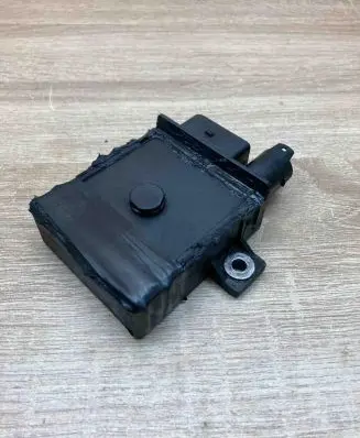 BMW 5 E60 E61 Glow plug pre-heat relay E2110022360