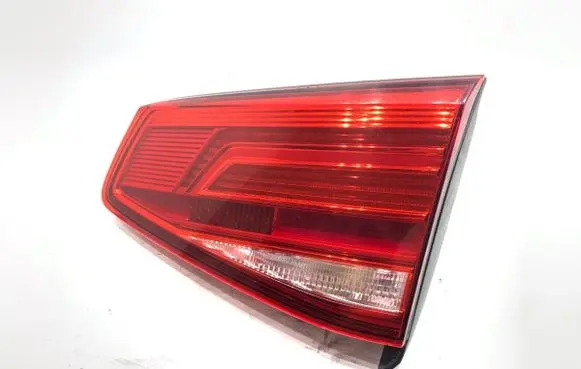 Volkswagen PASSAT B8 Rear/tail lights