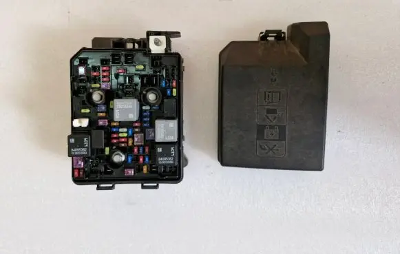 Buick Encore GX I Fuse module 42733199