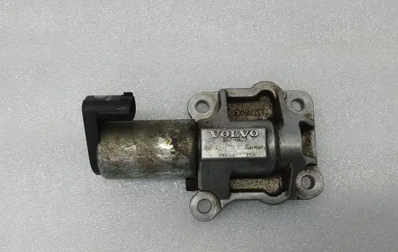 Volvo V70 Camshaft vanos timing valve 8670422 040120 F34711602