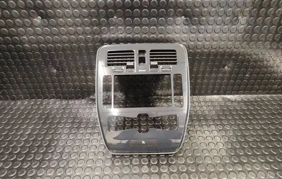 Nissan Leaf I (ZE0) Radio/GPS head unit trim 682603NA0A 682U13NA0A