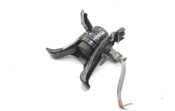 Toyota C-HR I Engine mount bracket
