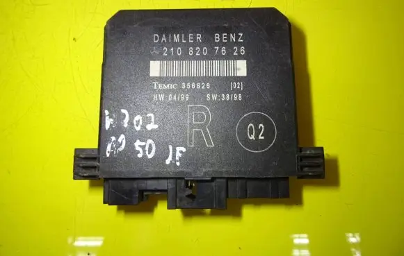 Mercedes-Benz E W210 Door control unit/module 2108207626
