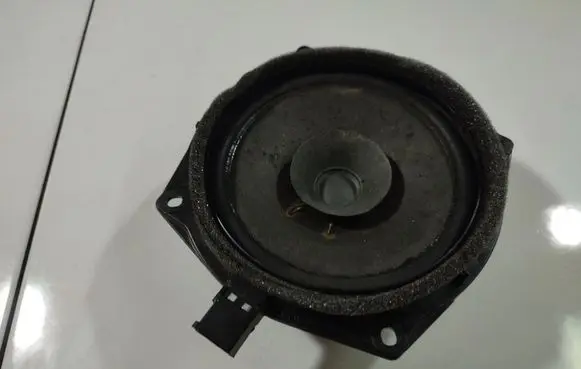Mitsubishi Endeavor Front door speaker MR318618