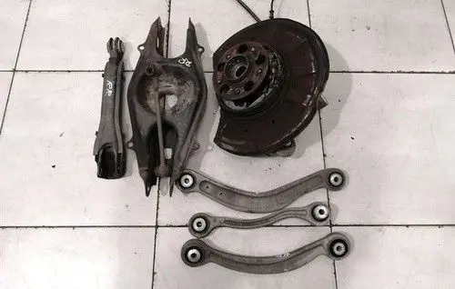 Mercedes-Benz C W204 Rear wheel bearing hub A2123502208