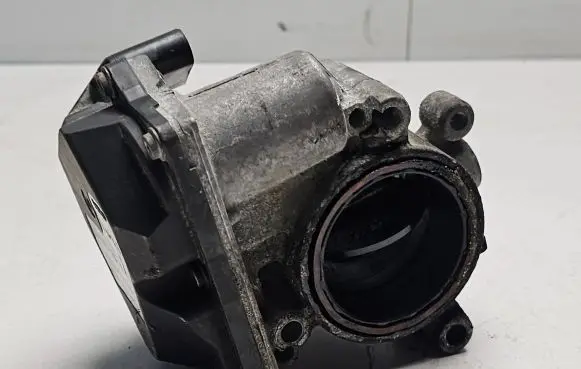 Volkswagen Tiguan Throttle valve 03L128063E A2C53338105