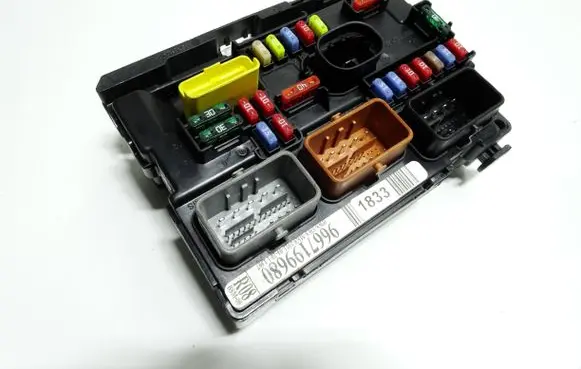 Citroen C3 Fuse module 9667199680