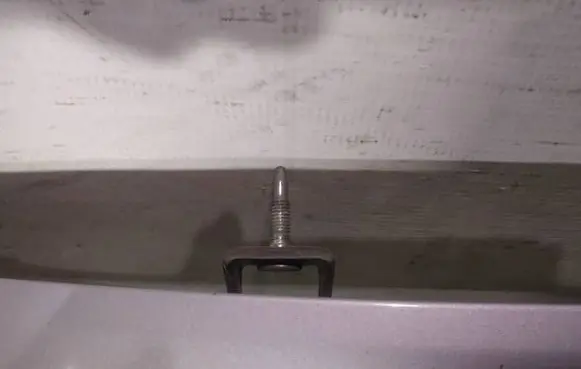 Tailgate/trunk/boot hinge