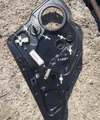 Seat Leon (1M) Rear window lifting mechanism without motor