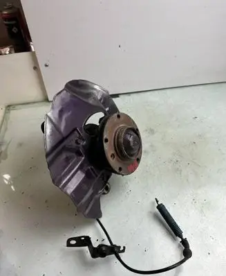 BMW 3 E46 Front wheel hub spindle knuckle 543