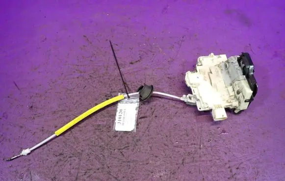 Audi A4 S4 B7 8E 8H Rear door lock 8E0839015AA