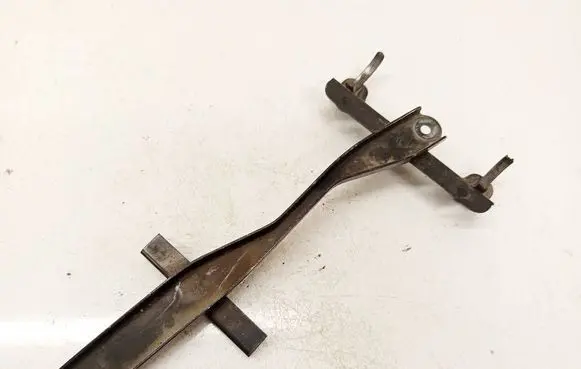 Toyota RAV 4 (XA30) Battery bracket 