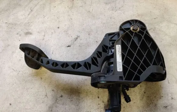 Renault Master II Clutch pedal 1K0721796E 1K1721059