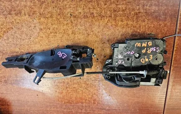 BMW 3 E90 E91 Front door lock 7059974
