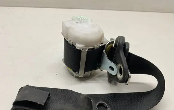 Toyota RAV 4 (XA40) Rear seatbelt 7X4370 015995 0644178