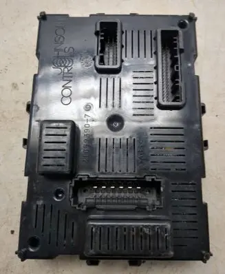Nissan Note (E11) Fuse module 284B2EM03C 23636051 00050660