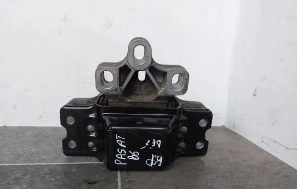 Volkswagen PASSAT B6 Engine mount bracket 3C0199555